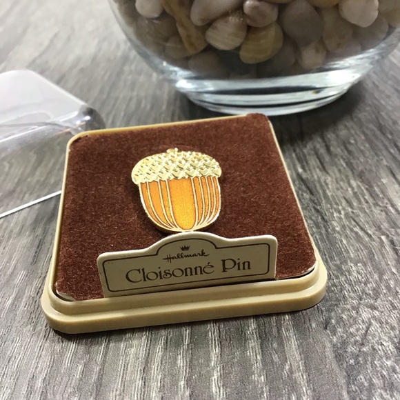 HALLMARK Gold Acorn Cloisonne Pin Fall - Picture 2 of 6